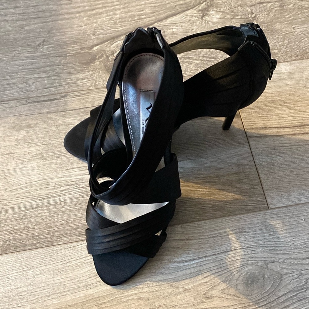 Nina New York black satiny fabric heels size 7.5